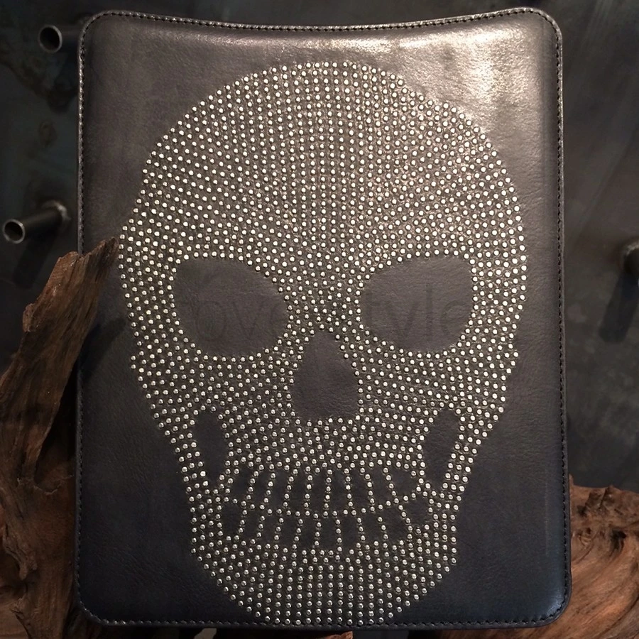 AARTS - Custodia Luxury Skull In Vera Pelle Con Borchie Per IPad 2/3/4 - Nero 2 AARTS - Custodia Luxury Skull In Vera Pelle Con Borchie Per IPad 2/3/4 - Nero - immagine 2