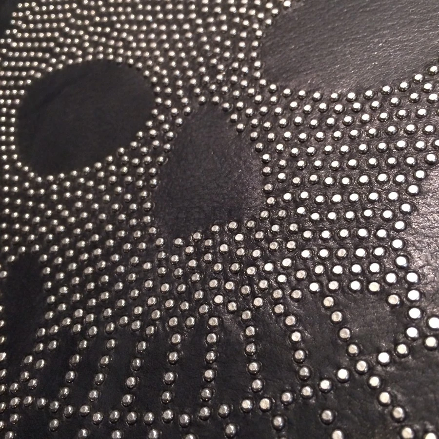 AARTS - Custodia Luxury Skull In Vera Pelle Con Borchie Per IPad 2/3/4 - Nero 3 AARTS - Custodia Luxury Skull In Vera Pelle Con Borchie Per IPad 2/3/4 - Nero - immagine 3