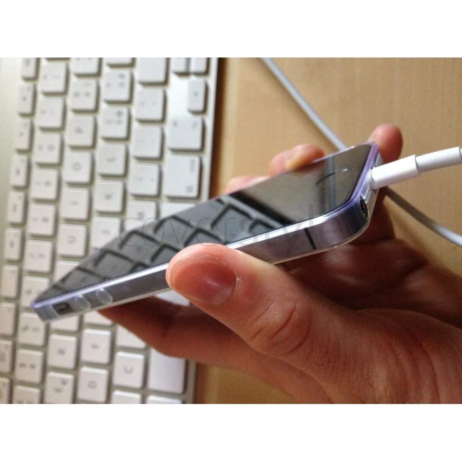 Custodia ZeroFlex 0.3mm Ultra Sottile Flessibile Per IPhone 5/5S - Trasparente 6 Custodia ZeroFlex 0.3mm Ultra Sottile Flessibile Per IPhone 5/5S - Trasparente - immagine 6